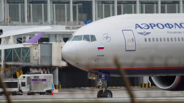 Avión en rodaje antes de la salida — Vídeos de Stock