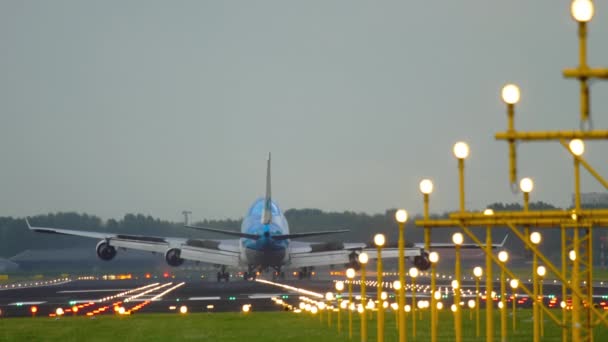 KLM Boeing 747 landing — Stock Video