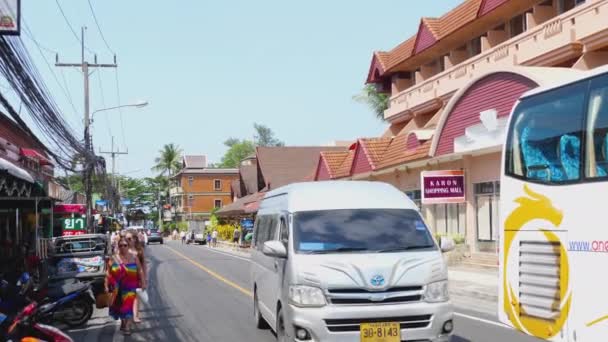 Turistas en las calles de Phuket — Vídeos de Stock