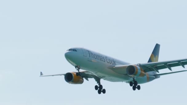 Thomas cook 航空公司空中客车330着陆 — 图库视频影像