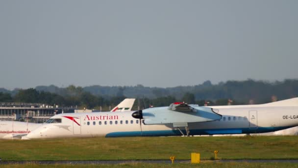 Avion à turbopropulseur avant le départ — Video