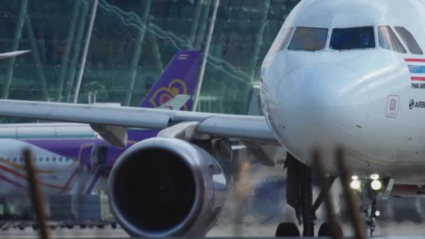 AirAsia Airbus A320 taksicilik — Stok video