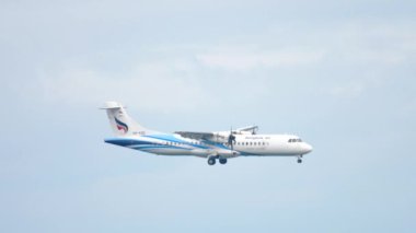 Turboprop uçak yaklaşıyor