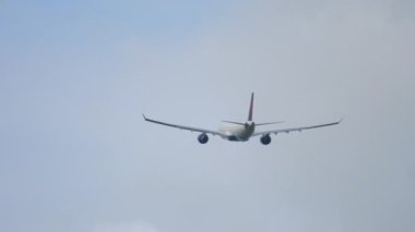 Delta Havayolları 330 nolu Airbus kalkıyor.