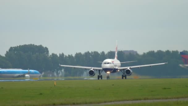 Odlet společnosti British Airways Airbus A320 — Stock video