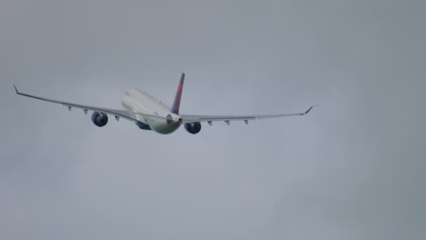 Delta Airlines Airbus 330 αναχώρηση — Αρχείο Βίντεο