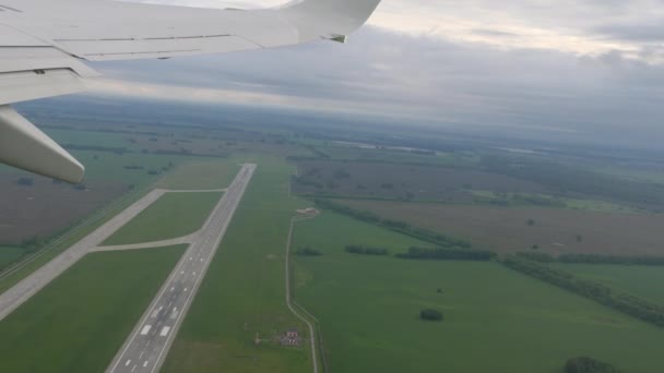 Aerial view from departing airplane — Stock Video