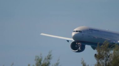Aeroflot Boeing 777 inişi