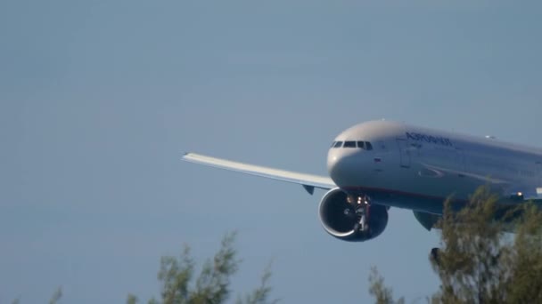 Aeroflot Boeing 777 inişi — Stok video