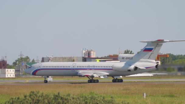 Tupolev Tu-154 zrychlit před odletem — Stock video