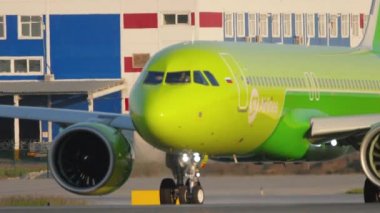 S7 Airbus A320 kalkıştan önce 07 numaralı piste dönün.