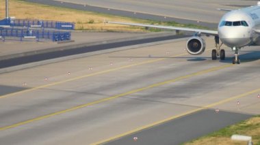 Lufthansa Airbus 320 Taksilemek