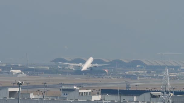अंतर्राष्ट्रीय हवाई अड्डे, हांगकांग से विमान प्रस्थान — स्टॉक वीडियो