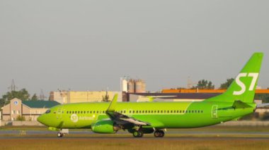 S7 Boeing 737 kalkış