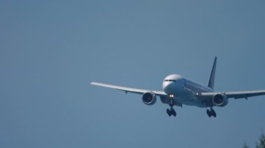 Singapur Havayolları Boeing 777 yaklaşıyor.