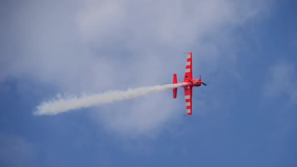 Världsmästare i aerobatik — Stockvideo