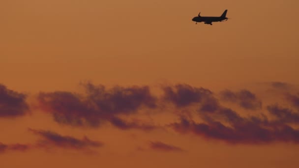 Approche finale au coucher du soleil