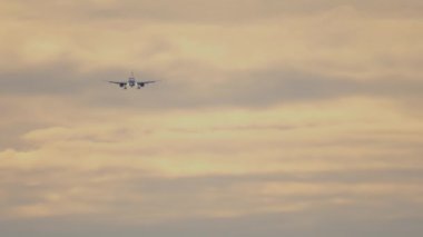 Gün doğumunda son yaklaşma