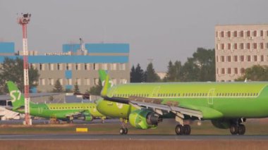 S7 Airbus A321 iniyor.