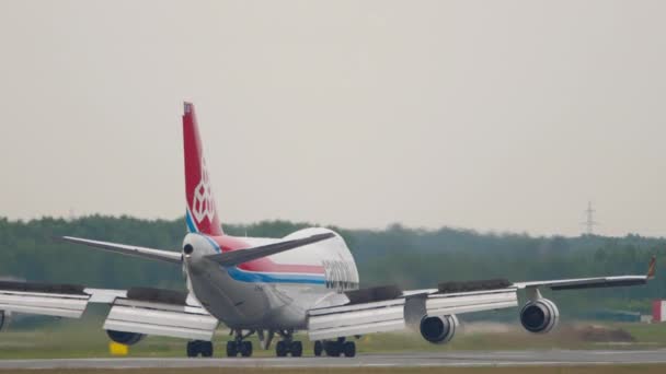 Cargolux Boeing 747 Luftfrachter landet — Stockvideo