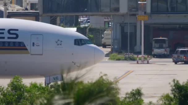 Boeing 777 inişten sonra kalkıyor. — Stok video