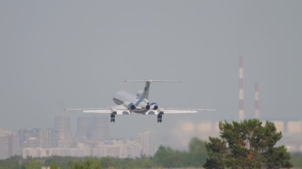 Tupolev Tu-154 kalkıyor. — Stok video