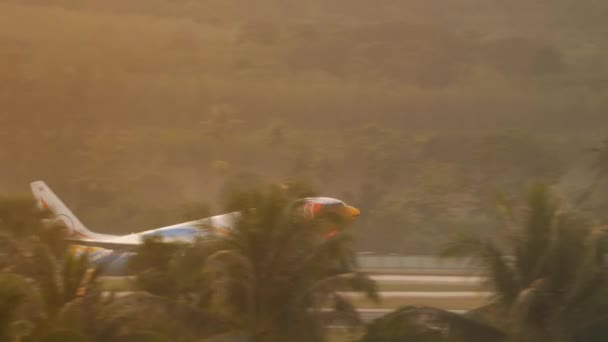 NOK Air Boeing 737 vertrek vanaf luchthaven Phuket — Stockvideo