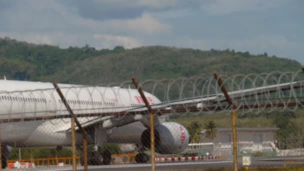 Avión gire pista antes de la salida — Vídeo de stock