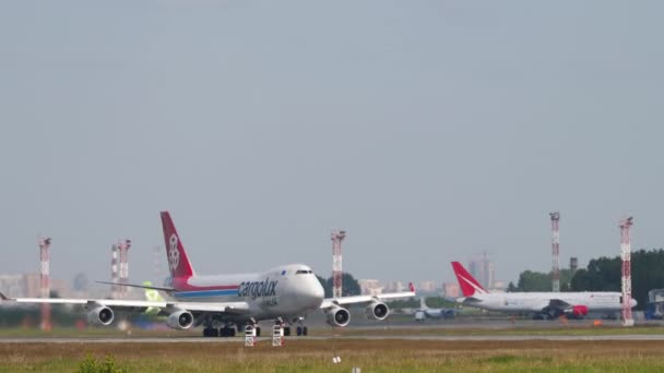 Départ du cargo aérien Cargolux Boeing 747 — Video