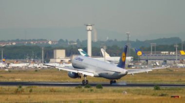 Frankfurt 'a inen uçak