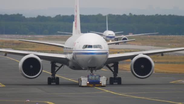 Boeing 777 sleepdienst — Stockvideo