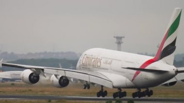 Emirates Airbus A380 Frankfurt 'a iniyor.