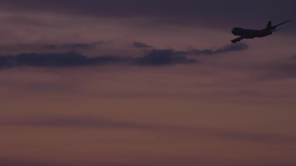 Approche finale au coucher du soleil