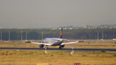Frankfurt 'a inen uçak