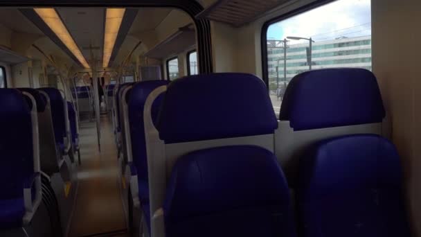 Banliyö tren istasyonu Hoofddorp — Stok video