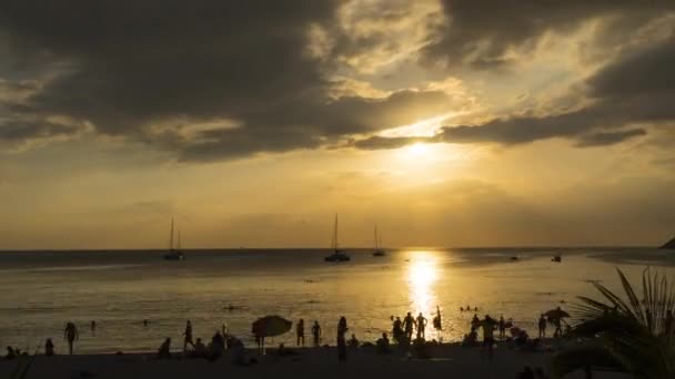 黄昏时分在普吉岛上的风景海景时间 — 图库视频影像