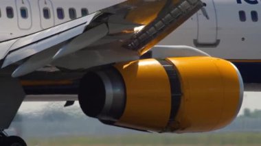 İzlanda Boeing 757 inişi