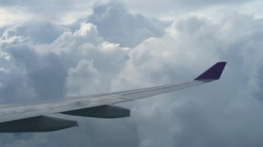 İniş yapan uçaktan hava görüntüsü