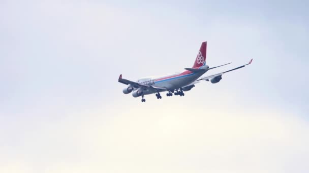 Hava gemisi Boeing 747 son yaklaşma. — Stok video