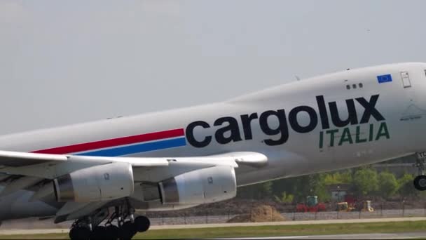 Odlot frachtowca Cargolux Boeing 747 — Wideo stockowe