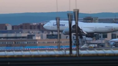 Frankfurt 'a inen uçak