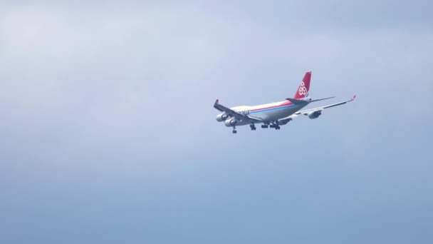 Cargolux Boeing 747: посадка на дирижаблі — стокове відео
