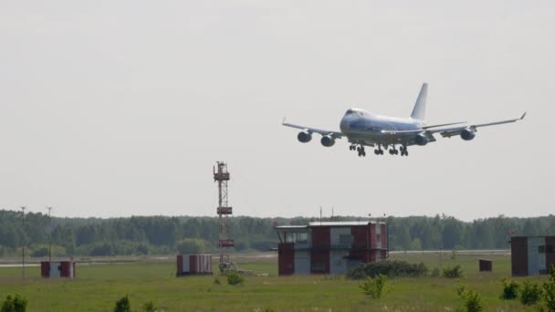 Cargolux Boeing 747 flygfraktfartyg landar — Stockvideo