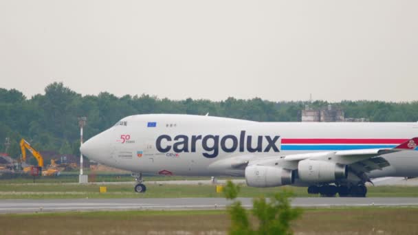 Cargolux Boeing 747 vznášedlo pojíždění po přistání — Stock video