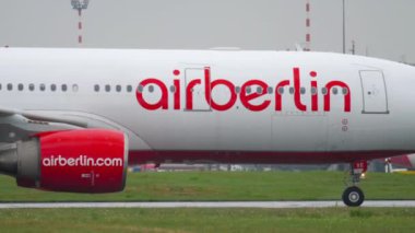 A330 uçağı kalkışa hazırlanıyor.