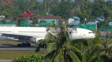 Nordwind Airbus A330 kalkıyor.