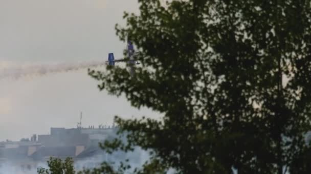 红牛航空赛程挑战体育飞机表现 — 图库视频影像