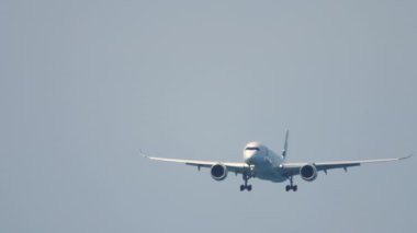 Geniş gövdeli Airbus A350 inişi.