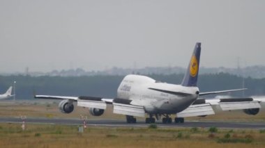 Frankfurt 'a inen uçak