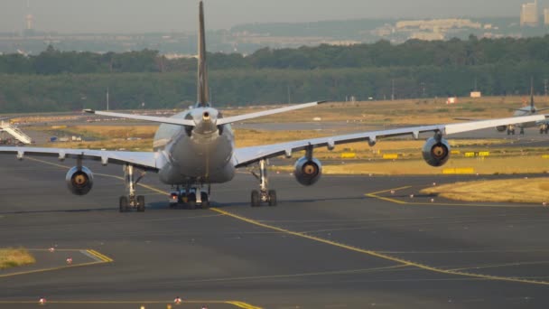 Flugzeug wird in Dienst gestellt — Stockvideo